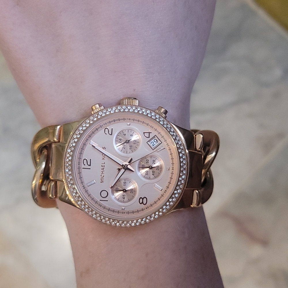 Rose gole Micheal kors watch